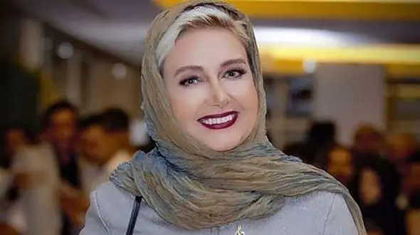 تغییر چهره شگفت آور کتایون ریاحی ! / مانتوی شیک خانم بازیگر کنار زند وکیلی !