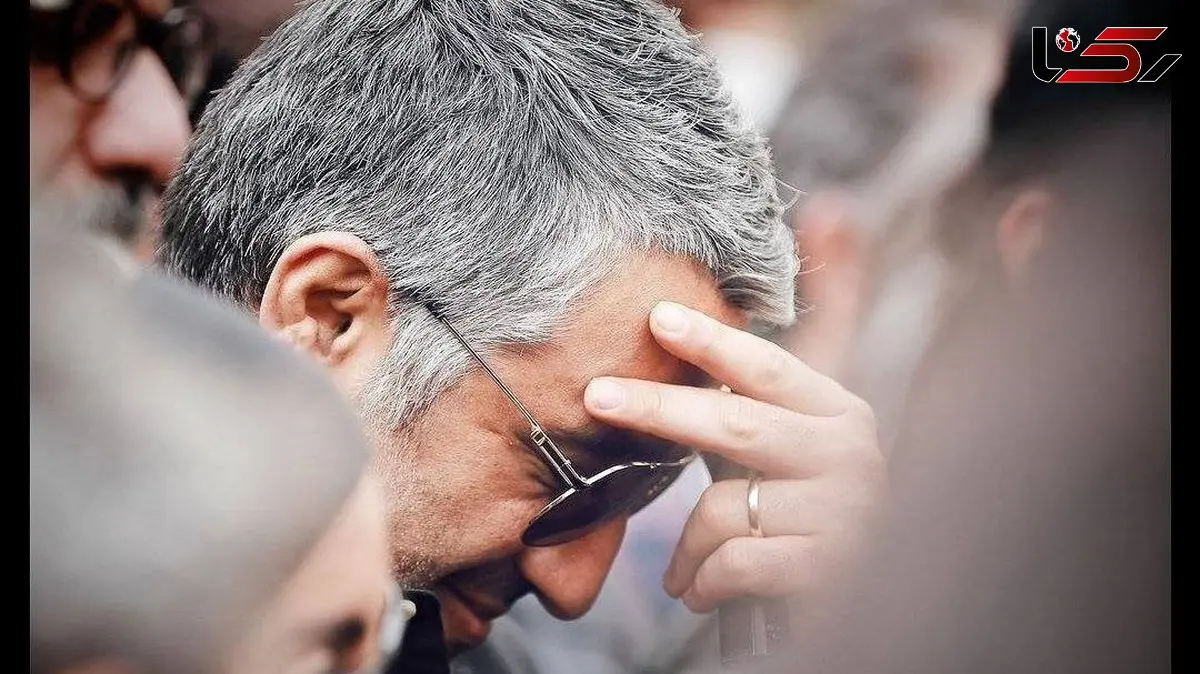 فیلم / نگاهی به مراسم ختم مادر پژمان جمشیدی در ایران  / حضور لاله اسکندری،پیمان قاسم‌خانی، مستانه مهاجر و ... و چهره تکیده و شکسته بازیگر همیشه خندان ....