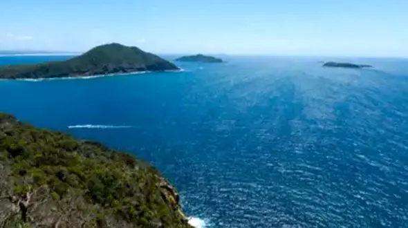 ۶۷ روز سرگردانی و زندگی با 2 جسد روی اقیانوس آرام / مرد گردشگر معجزه آسا زنده ماند + فیلم