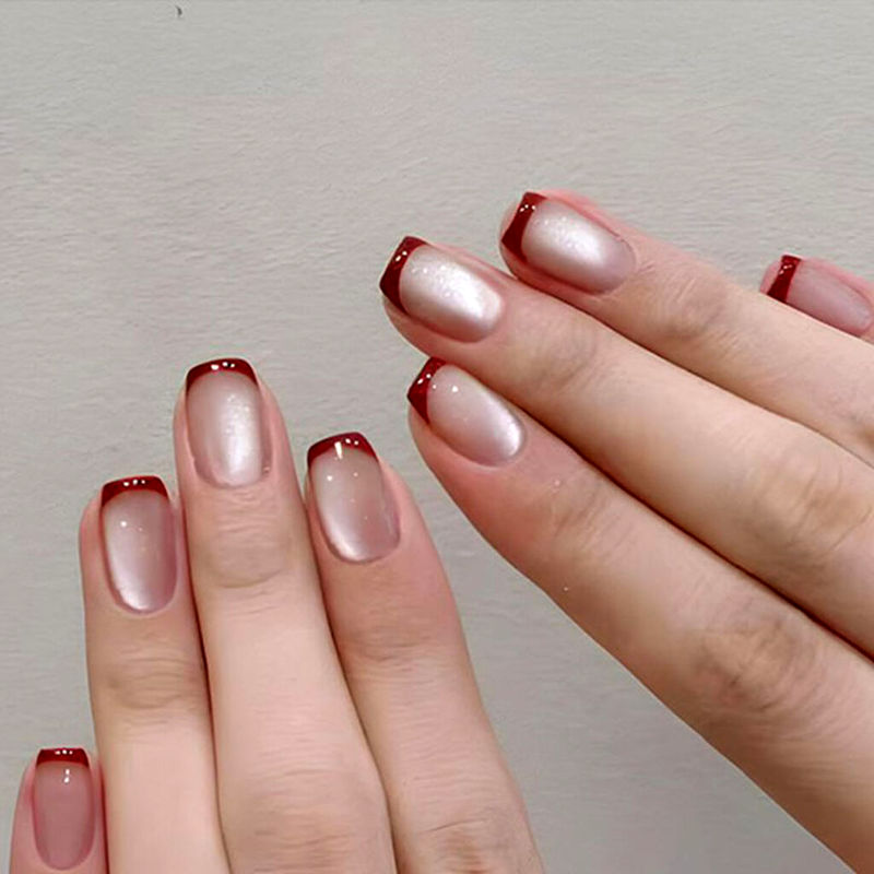 زیباترین مدل‌ فرنچ ناخن ۲۰۲۵ 