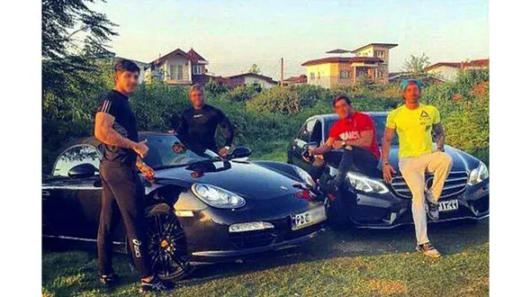 آشنایی با زندگی لاکچری بازها! / ورود به سایت لاکچری باز ها با پرداخت یک میلیون تومان