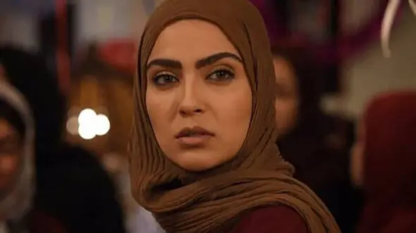 فیلم  انتخاب عجیب مونا کرمی در برنامه زنده تلویزیونی بین 2 مرد ! 