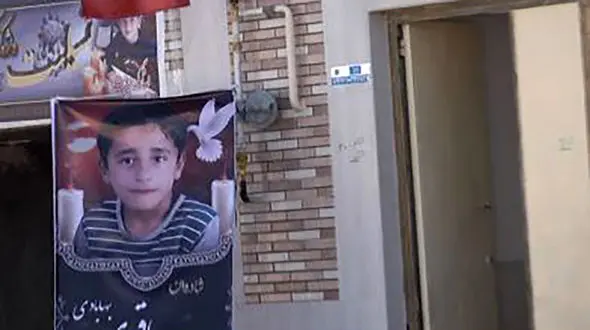 کودک یزدی زیر تراکتور له شد / همه شهر در ماتم فرشته کوچک + عکس