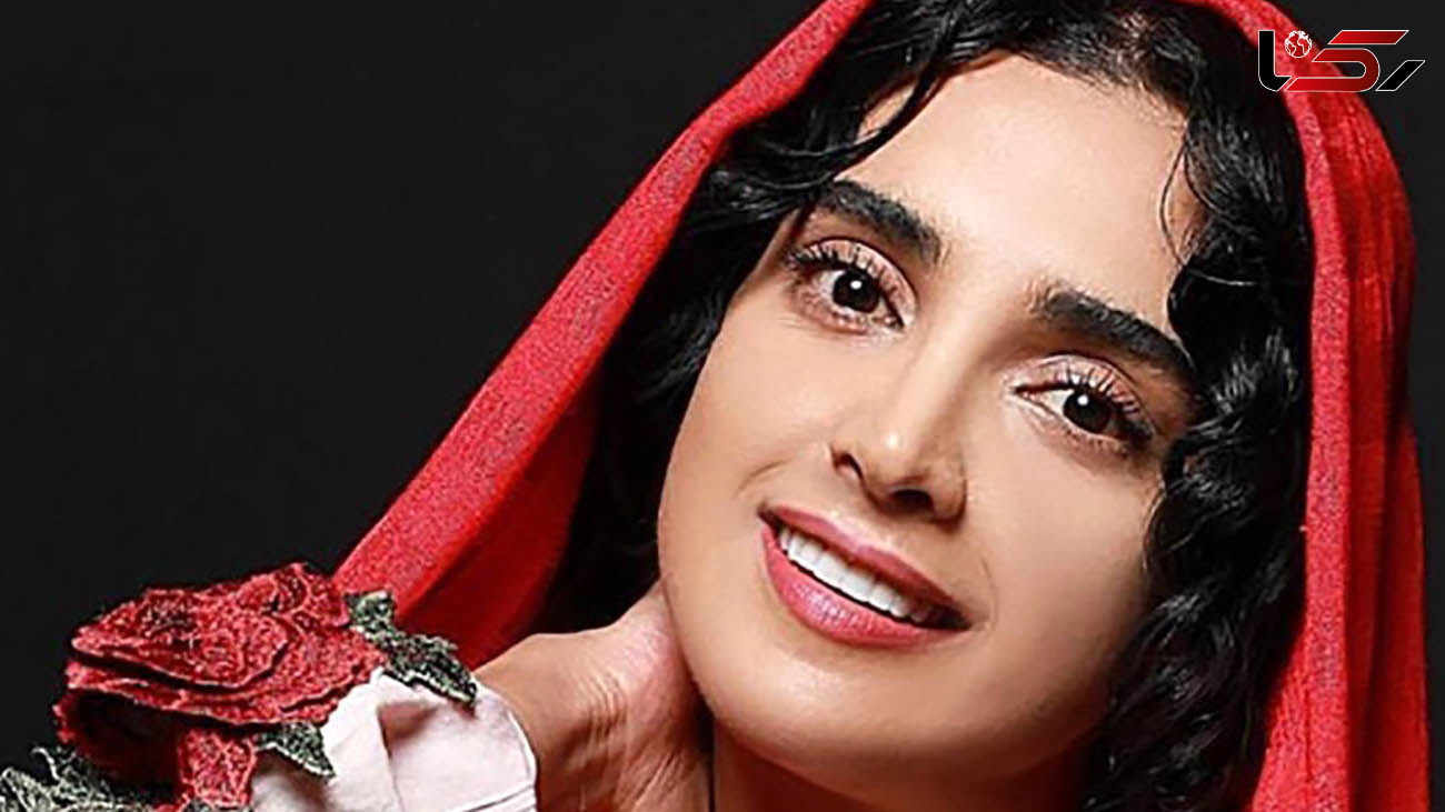 عکس خیلی خصوصی الهه حصاری در اتاق خوابش
