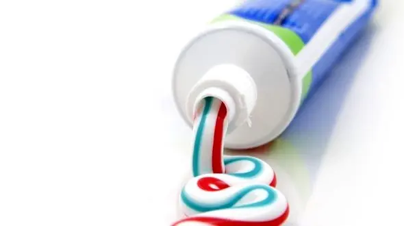 چرا جرم دندان با خمیر دندان تمیز نمی شود؟