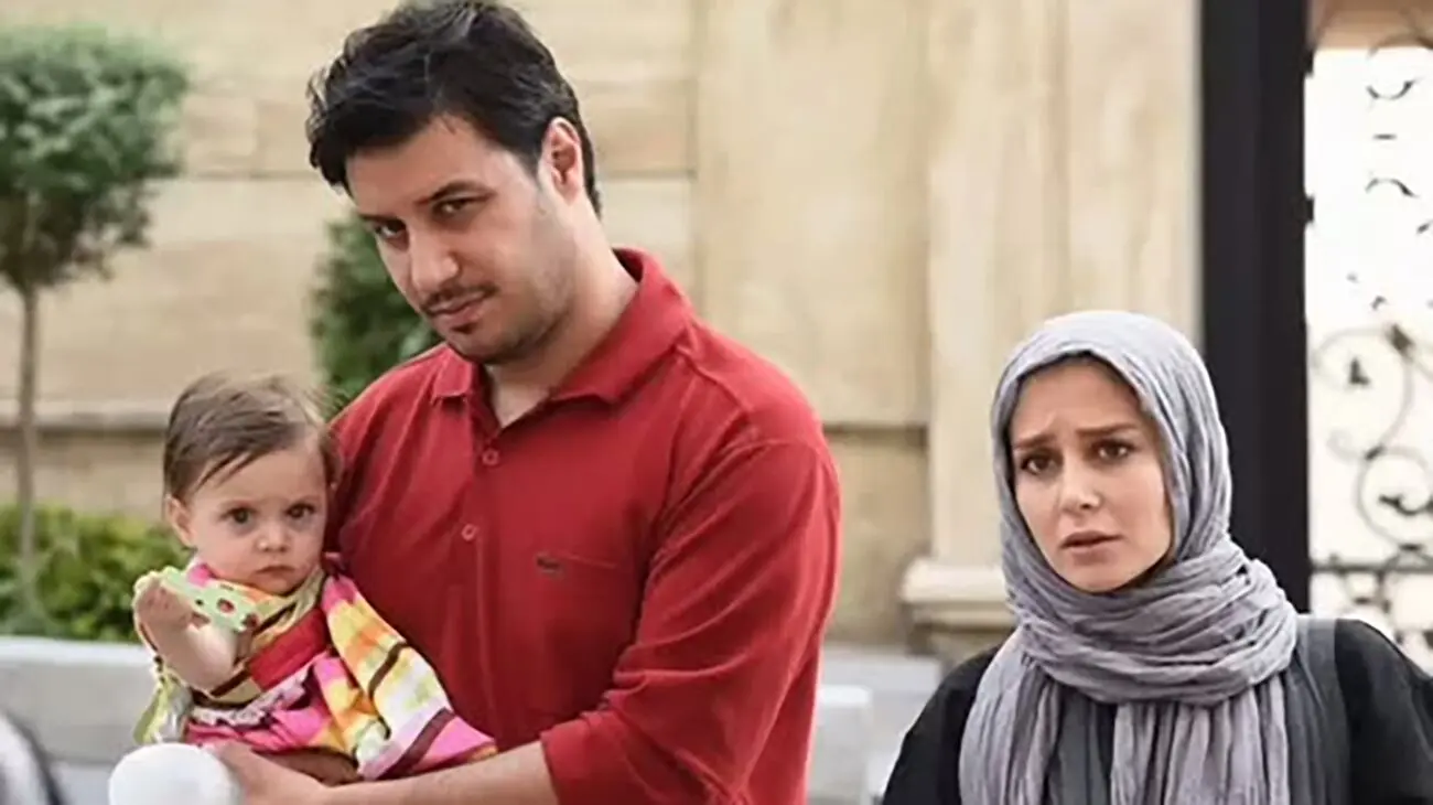 دیدار احساسی جواد عزتی با ساحل بکرانی، بازیگر نوزاد «دردسرهای عظیم»، پس از ۱۲ سال!