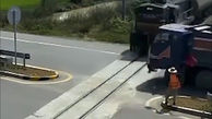 فیلم لحظه وحشتناک تصادف قطار با کامیون / ببینید