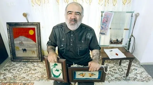 این مرد ایرانی  با دست‌هایش دنیا را می‌بیند + تصاویر