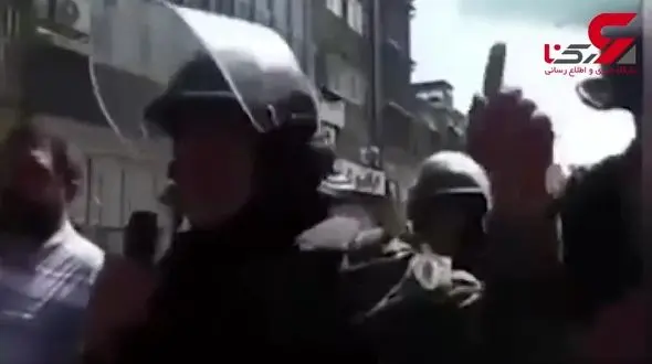 اقدام عجیب پلیس ضد شورش پایتخت در جمع بازاریان تهران ! + تصویر
