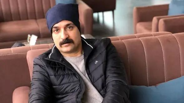 عینک زنانه روی چهره آقای بازیگر! / احمد مهران فر کیست؟!