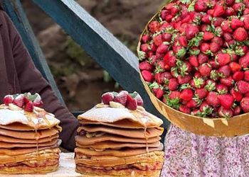 طرز تهیه مربا و پنکیک توت فرنگی به سبک غذای روستایی ایرانی + فیلم