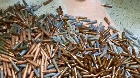 بازداشت مرد پراید سوار که خودرویش پر از فشنگ جنگی بود / در خوزستان