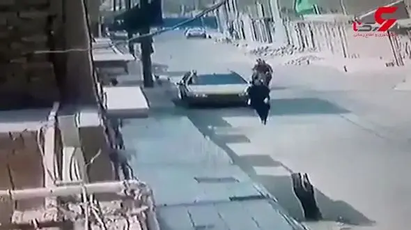 فیلم لحظه حمله 2 مرد پلید به زنی در خیابان خلوت ! / آنها بی رحم بودند