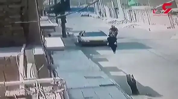 فیلم لحظه حمله 2 مرد پلید به زنی در خیابان خلوت ! / آنها بی رحم بودند