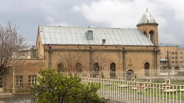 کلیساهای تاریخی آنجلی و گریگور در همدان به گالری تبدیل شده اند،خانه تاریخی کشیش به بوفه!