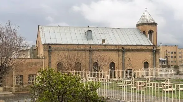 کلیساهای تاریخی آنجلی و گریگور در همدان به گالری تبدیل شده اند،خانه تاریخی کشیش به بوفه!