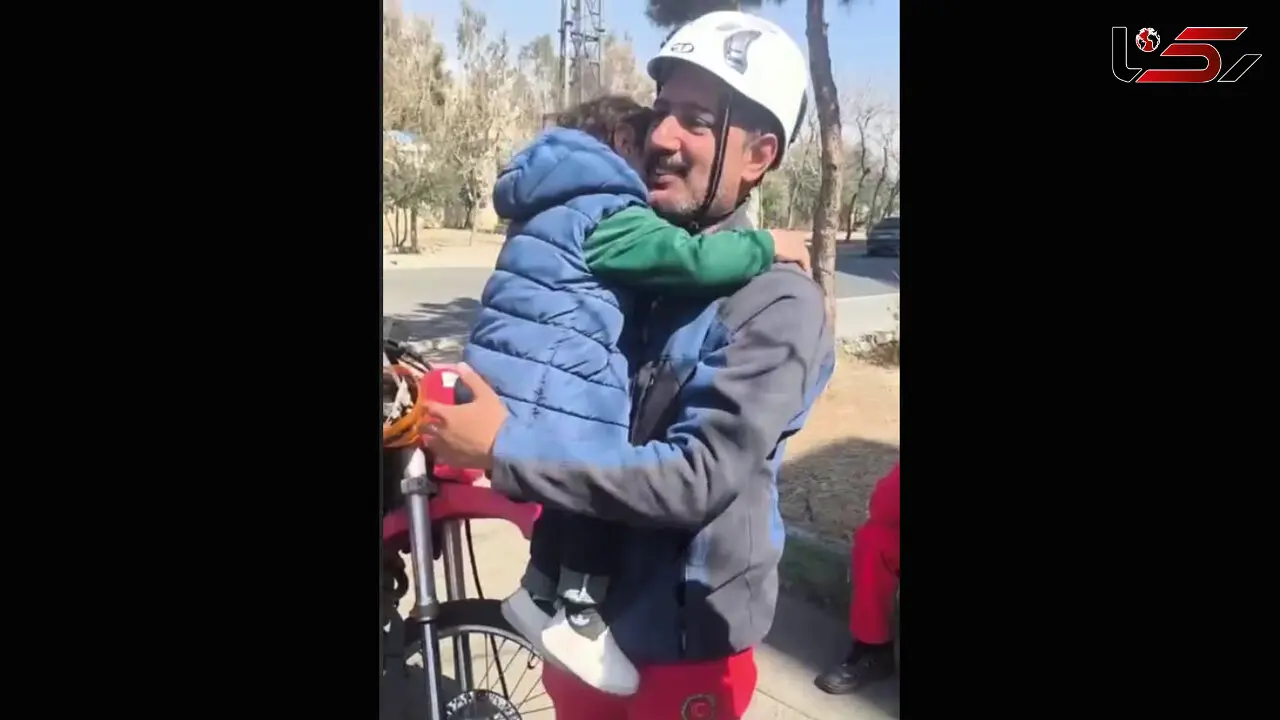 فیلم لحظه احساسی آرام شدن یک کودک در آغوش امدادگر هلال احمر