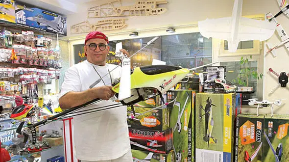  شغل دوم کمدین معروف ایرانی چیست؟ / با بیزنس جذاب آقای بازیگر  آشنا شوید! +عکس 