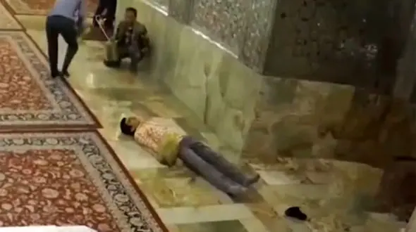 ببینید / لحظه غم انگیز تیراندازی به یک دانش آموز در شاهچراغ شیراز / نخبه شهید معصومی هم در تصاویر دیده می‌شود