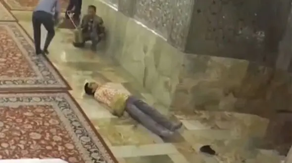 ببینید / لحظه غم انگیز تیراندازی به یک دانش آموز در شاهچراغ شیراز / نخبه شهید معصومی هم در تصاویر دیده می‌شود