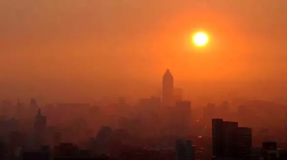 
ماجرای سوزاندن حلال‌های آلوده‌کننده در ساوه چه بود؟
