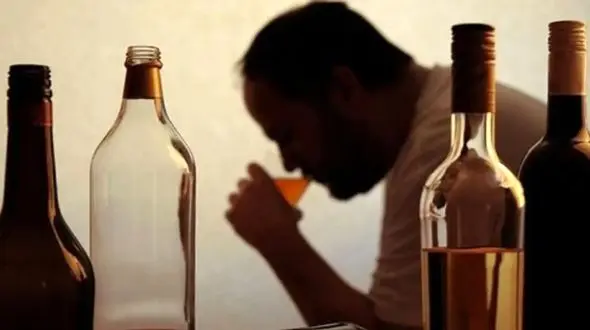 مصرف الکل و کاهش حجم مغز: حقایقی که نمی‌ دانستید!