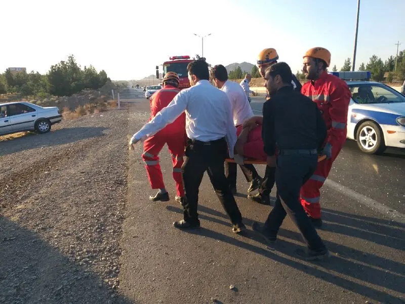 پارک خودرو در حاشیه بزرگراه حادثه آفرید