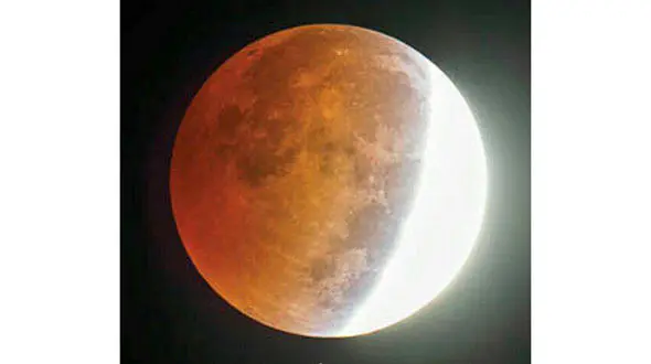  آخرین ماه گرفتگی سال بامداد 23 بهمن