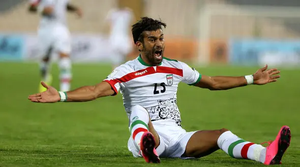 خطر از بیخ گوش مدافع تیم ملی گذشت + عکس