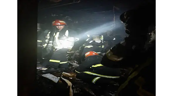 آتش سوزی هولناک یک مغازه ته لنجی در آبادان