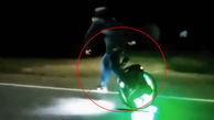 فیلم دردناک از زمین خوردن پسر جوان از تک چرخ الکتریکی در خیابان / ببینید