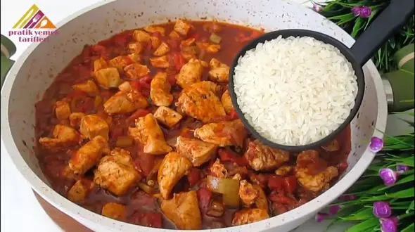 فیلم/ مرغ و برنج را به روش این آشپز ترکیه ای بپزید و نتیجه شگفت انگیز و خوشمزه آن را ببینید 