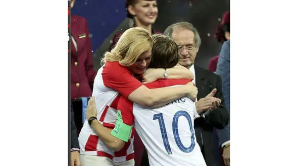 مراسم اهدای جام بیست و یکم بدون سانسور روی آنتن رفت!