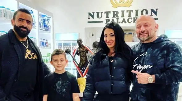 سورپرایز همسر ایرانی هنی رامبد برای هادی چوپان به مناسبت کریسمس