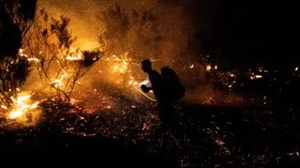 18 ساعت عملیات آتش نشانی برای مهار آتش در مراتع دزفول