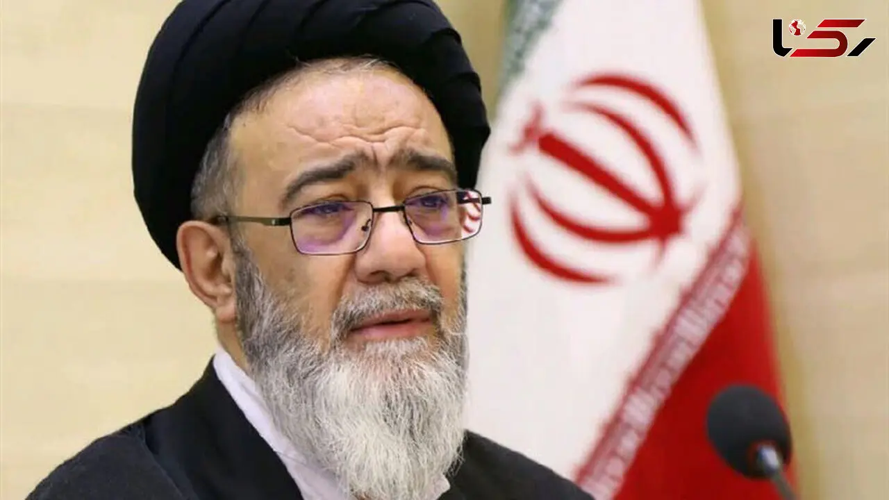 عکس جنجالی / این روحانی مطرح با لباس سپاه به نماز جمعه رفت