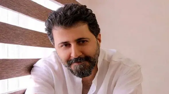  کل خوابگاه روی رازدار بودن هومن حاجی عبداللهی حساب می‌کنن! / خوابگاه دانشجویی؛ جایی که دیوارها گوش دارن و رازها تاریخ انقضا!