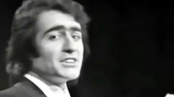 فیلم/ ورژن اصلی آهنگ ترند این روزهای اینستاگرام شینگلی نانای / خواندش میخونه دلم میخواد لپشو بکشم انقد نمکه...