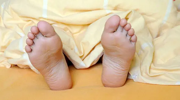 دلایل زردی کف پا 