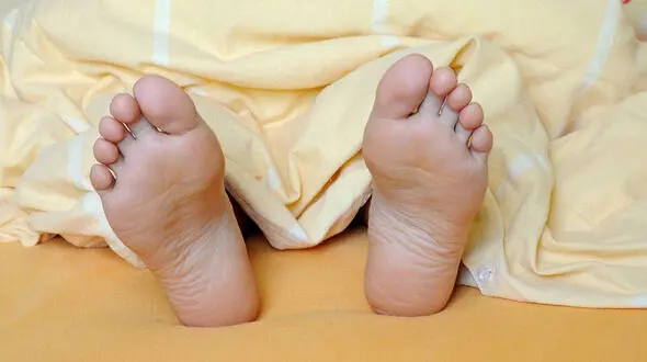 دلایل زردی کف پا 