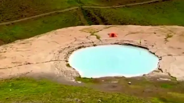 در سفر نزدیک تهران جوشیدن چشمه در دشت لار را ببینید + فیلم