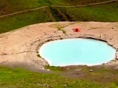 در سفر نزدیک تهران جوشیدن چشمه در دشت لار را ببینید + فیلم