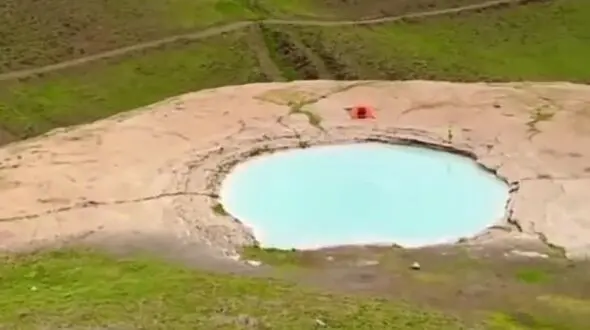 در سفر نزدیک تهران جوشیدن چشمه در دشت لار را ببینید + فیلم