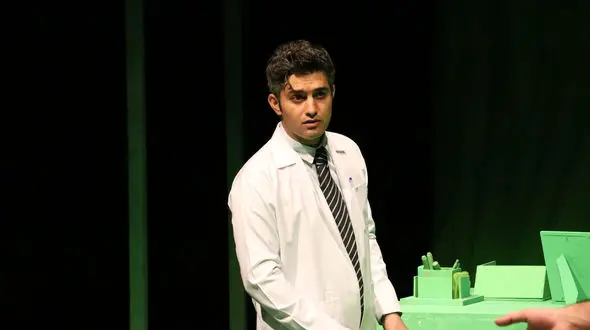 در «خون‌مُردگی» به کمترین‌ها اکتفا کردیم/ برای نگهداری از سالن‌های تئاتر شهر چاره‌ای اندیشیده شود