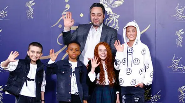 رپ‌خوانى یک بازیگر در حاشیه جشنواره فجر! + فیلم جنجالی که نباید لو می رفت!