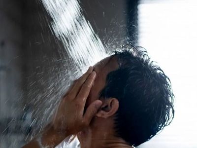 صبح‌ ها دوش بگیرید یا شب‌ ها؟ پاسخ را اینجا بخوانید!