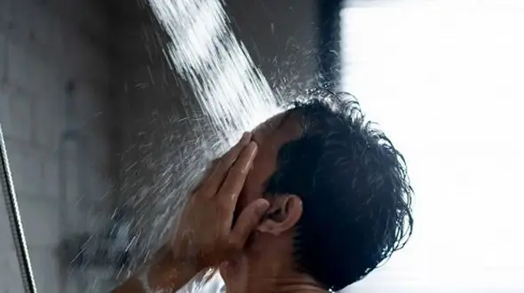 صبح‌ ها دوش بگیرید یا شب‌ ها؟ پاسخ را اینجا بخوانید!