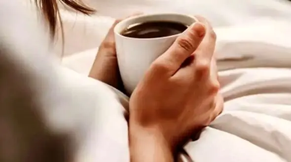 تاثیر کاهش کافئین بر خواب: تجربه رویاهای شفاف‌ تر!