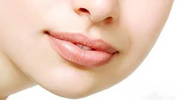 درمان های خانگی شگفت انگیز برای رفع خشکی لب
