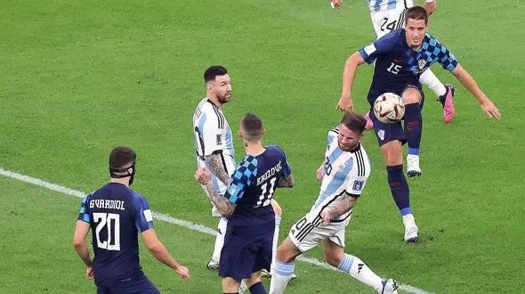 بغض سنگین آقای سرمربی / یک قدم تا رویا + فیلم